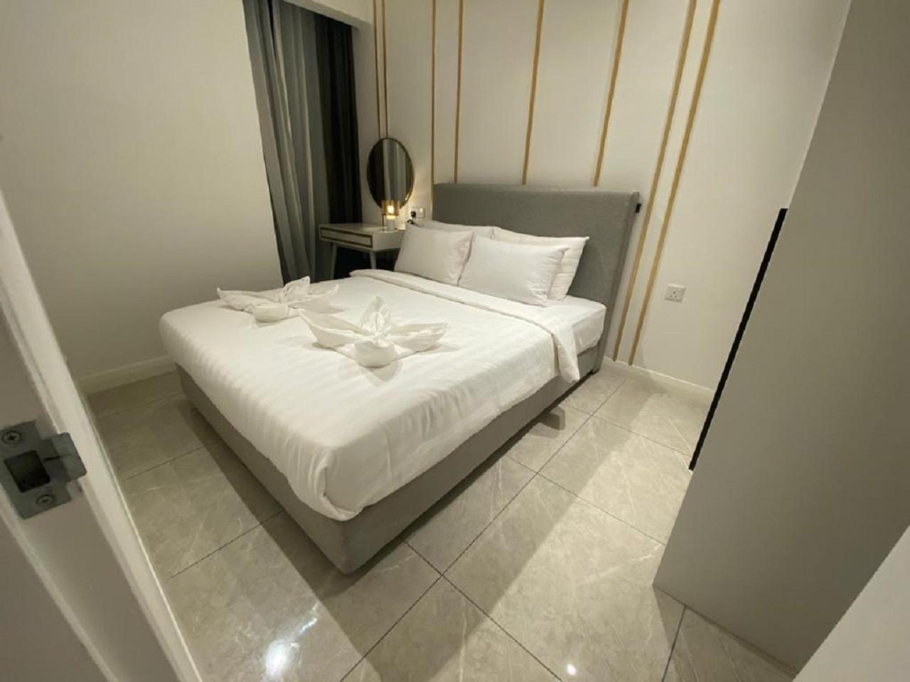 Conrad At Axon Apartemen *