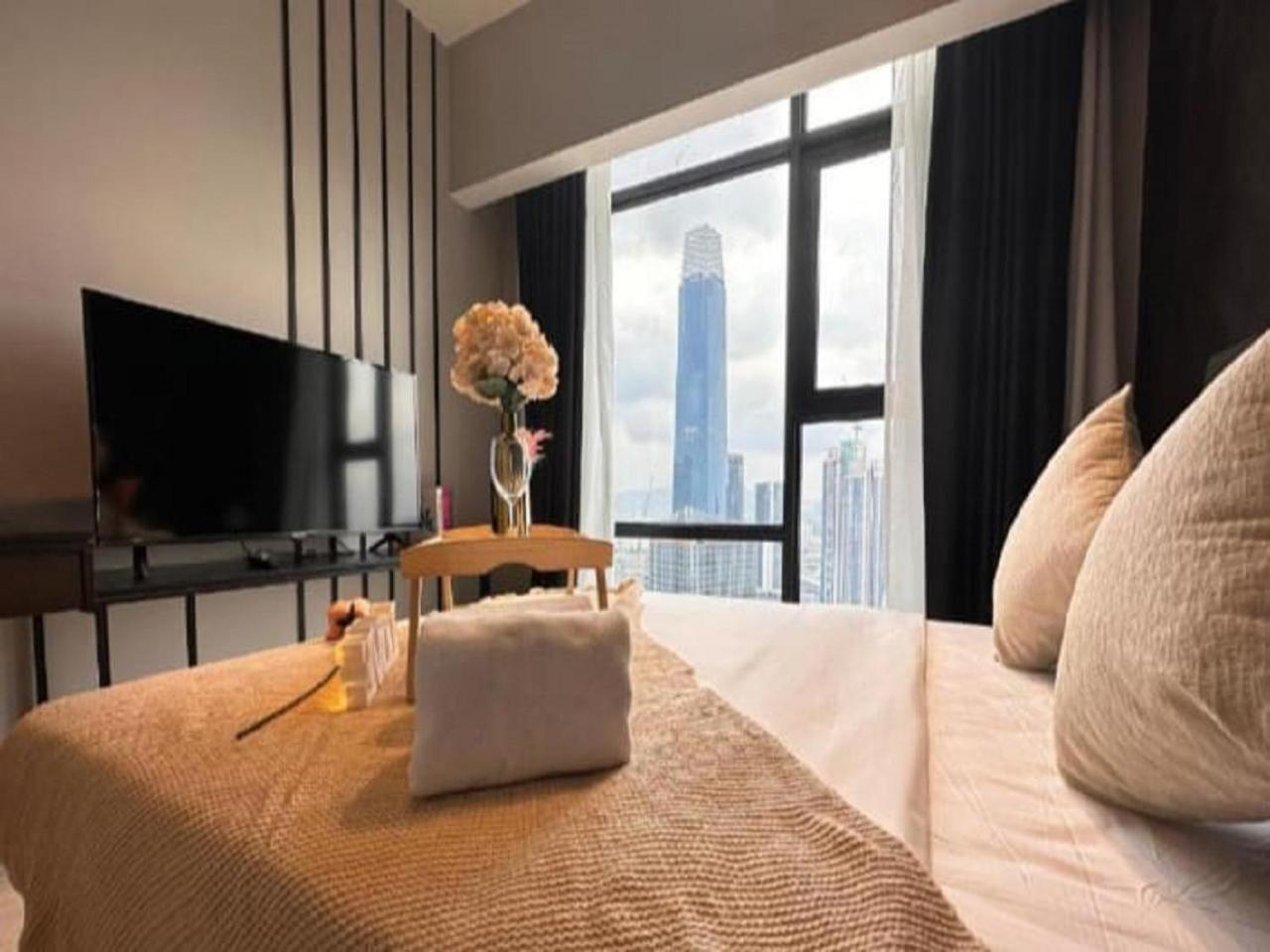 Conrad At Axon Apartemen *